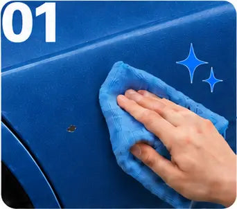 Nettoyage et dégraissage d’un petit éclat sur une carrosserie bleue